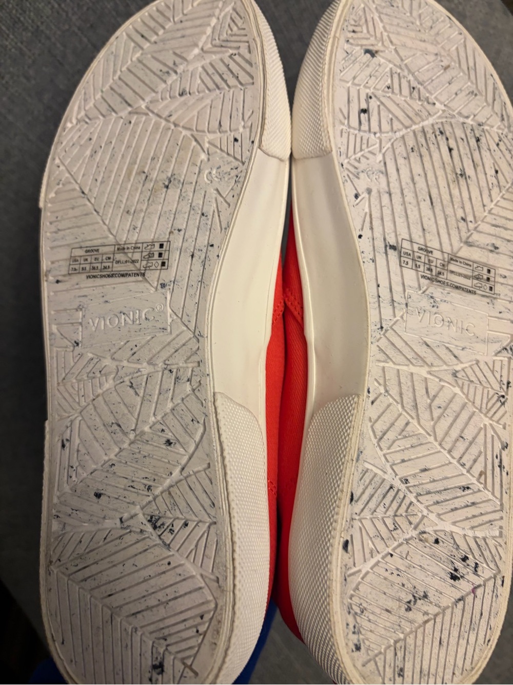 Vionic Salmon Sz 7.5 Slip-On Canvas Sneakers - Picture 4 of 7